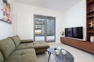 Bright Studio in Katowice with Parking, Sauna & Gym by Noclegi Renters