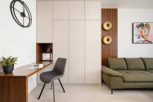 Bright Studio in Katowice with Parking, Sauna & Gym by Noclegi Renters