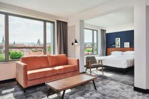 Deluxe King Room with Sofa Bed and City View room in Hotel Wieniawa