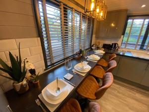 L16 - Pet Friendly Penrhyn Spa