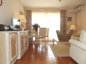 Beautiful tranquil apartment close to the sea