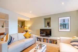 3 Bed in Tenby oc-p32426