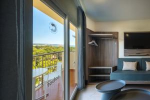 One-Bedroom Apartment room in Apartamentos Tres Torres