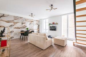 LÉtape - Center - Cathedral