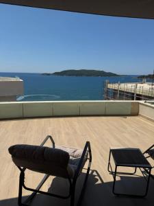 Green Stone lamela B