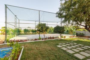 The Farmstays JF PoolBasketball Court
