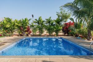 The Farmstays CHRPoolGlass RoomsACWi-FiLawn