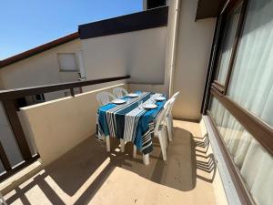 Appartements Studio cabine avec terrasse, 4 couchages, lumineux, cadre portuaire, tout equipe. - FR-1-413-134 : photos des chambres