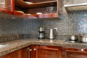 Durrani Homes - Zaafaran Luxe Stay Iconic Burj View