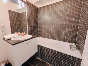 Appartements Saint Ruth - Apartment for 2 with private parking : photos des chambres