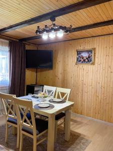 Dimira Котедж з басейном