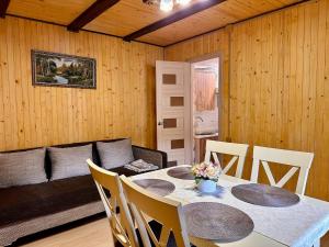 Dimira Котедж з басейном