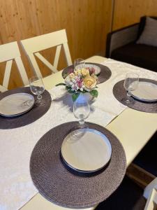 Dimira Котедж з басейном