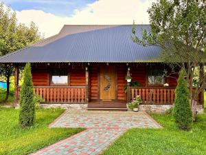 Dimira Котедж з басейном