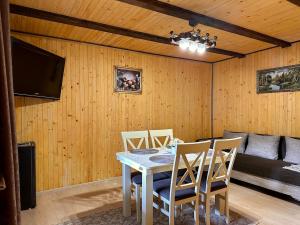 Dimira Котедж з басейном