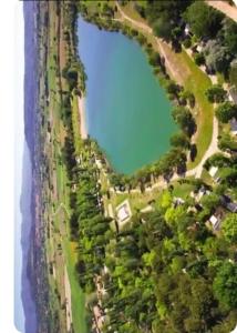 Campings Mobil home en Provence - Camping 4 etoiles- 2 chambres -4 a 6 pers-clim-terrasse-TV : photos des chambres