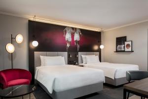 Family Room room in London Marriott Hotel Twickenham