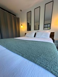 Appartements Villa COSA, Gite Spa privatif -5 min- Sarlat : Appartement avec Terrasse
