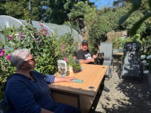 Charming 3 Bed Cottage , Private Budget Room , Free street parking , strong Fibre Optic Internet , Garden