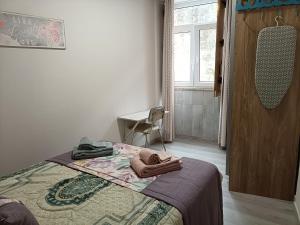 House Romantic RC left