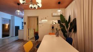 서교초후문 Seogyo Elementary School Hongdae Hongik University Entrance Station 1 to 3 minutes away