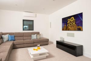 The Cotswolds Manor ML26 Lower Mill Estate.