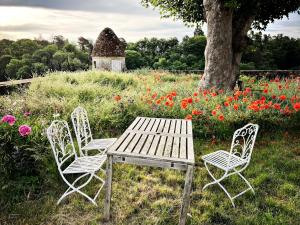 Maisons d'hotes La Tour Beurdelaine : photos des chambres