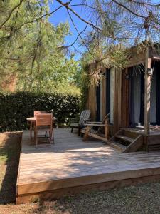 Maisons de vacances Les Suites d'Alienor-Suite Mimosa : photos des chambres