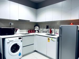 Maple Homes at i-City - WiFi TV Box and 1 Carpark