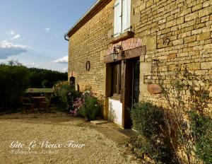 Maisons de vacances La Vieille Ferme: superbe complexe de 3 gites en pierre avec Piscine au coeur du Perigord Noir : photos des chambres
