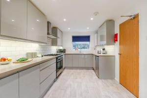 Tiger House Stevenage 5 Bed 4 Bath Group Bookings