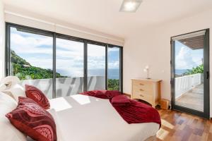 Extravagant Calheta Villa The Designhouse 4 Bedrooms Stunning Sea Views