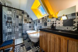 Maisons de vacances Maison en pierre, piscine et jardin proche mer : photos des chambres