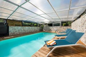 Maisons de vacances Maison en pierre, piscine et jardin proche mer : photos des chambres