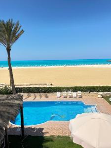 فيلا اول صف بحر مارينا الساحل الشمالي العلمين برايفت بول