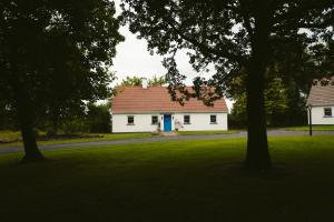 Longford Holiday Blue Sky Self Catering Cottage