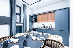 Modern - Super central - Chic Apt for 6