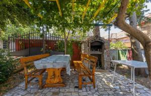 4 Bedroom Awesome Apartment In Sveti Juraj 