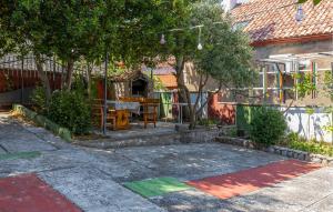 4 Bedroom Awesome Apartment In Sveti Juraj 