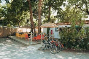 Campings Camping L-oree des Bois - ATC Routes du Monde ATC - Saint-Pierre d-Oleron : photos des chambres