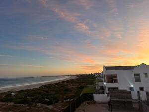 BEACH FRONT BEAUTY 50 meters from beach sand