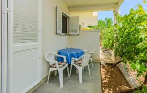 Cozy Apartment In Nin With Wifi