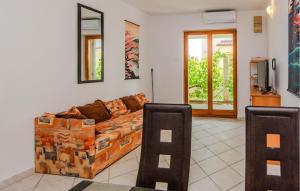 Cozy Apartment In Nin With Wifi