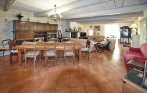 Maisons de vacances Maison Avec Piscine Privee : photos des chambres