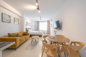 Spacious Couples Studio with Seating Area & Rooftop Vibes Zen Gaia By Tessera