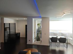 Big stylish & central 2br