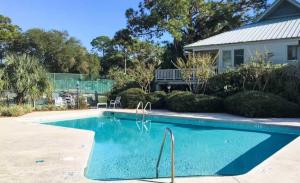 Coastal 4 BDR for 8 Walk to Beach