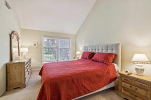 Stunning Townhome for 6 Near Beach with Pool