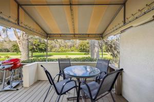 Stunning Townhome for 6 Near Beach with Pool