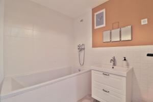 Villas Villa Rozie, superbe vues mer et colline : photos des chambres